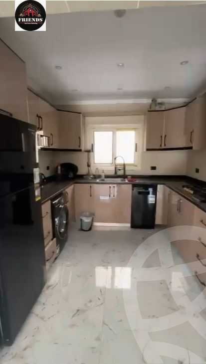 https://aqarmap.com.eg/en/listing/5647796-for-sale-cairo-el-sheikh-zayed-city-compounds-el-khamayel