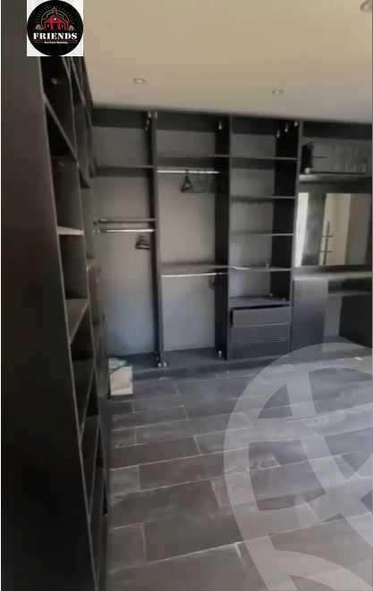 https://aqarmap.com.eg/en/listing/5647796-for-sale-cairo-el-sheikh-zayed-city-compounds-el-khamayel