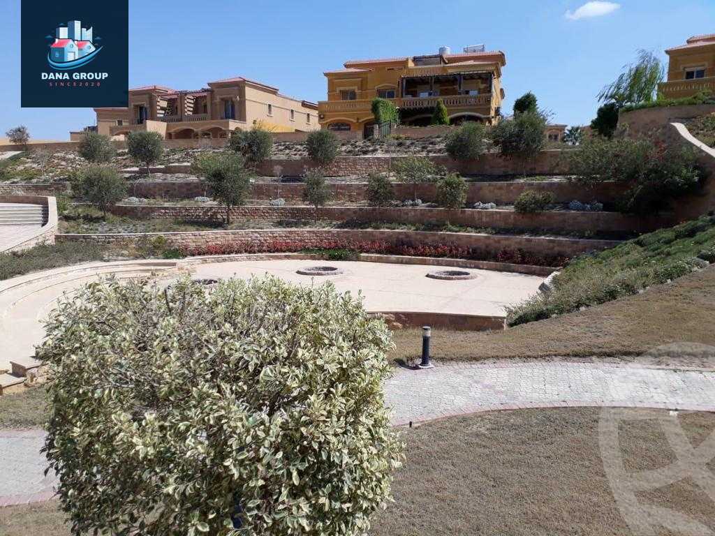 https://aqarmap.com.eg/en/listing/5301172-for-sale-cairo-el-sheikh-zayed-city-compounds-royal-meadows