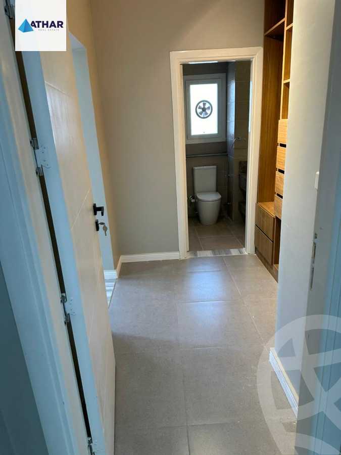 https://aqarmap.com.eg/en/listing/5443378-for-sale-cairo-new-cairo-compounds-mountain-view-hyde-park