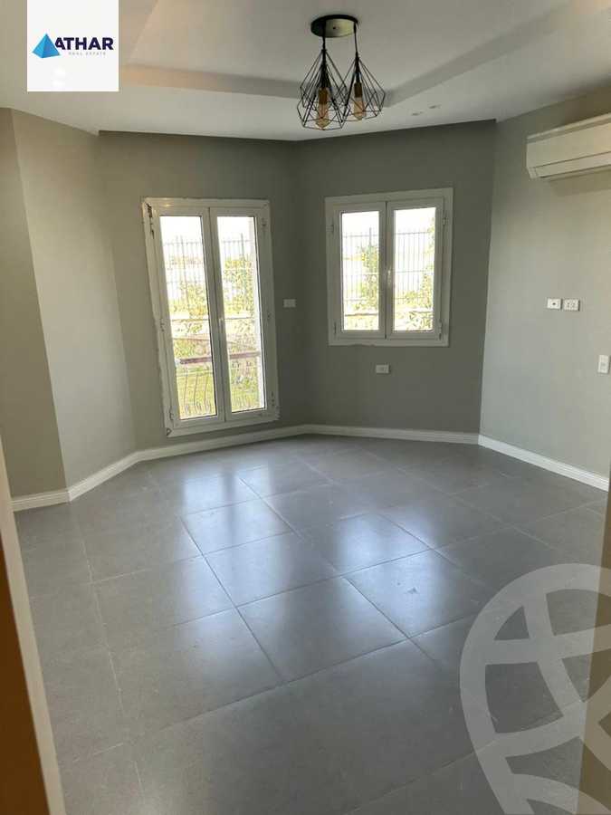 https://aqarmap.com.eg/en/listing/5443378-for-sale-cairo-new-cairo-compounds-mountain-view-hyde-park