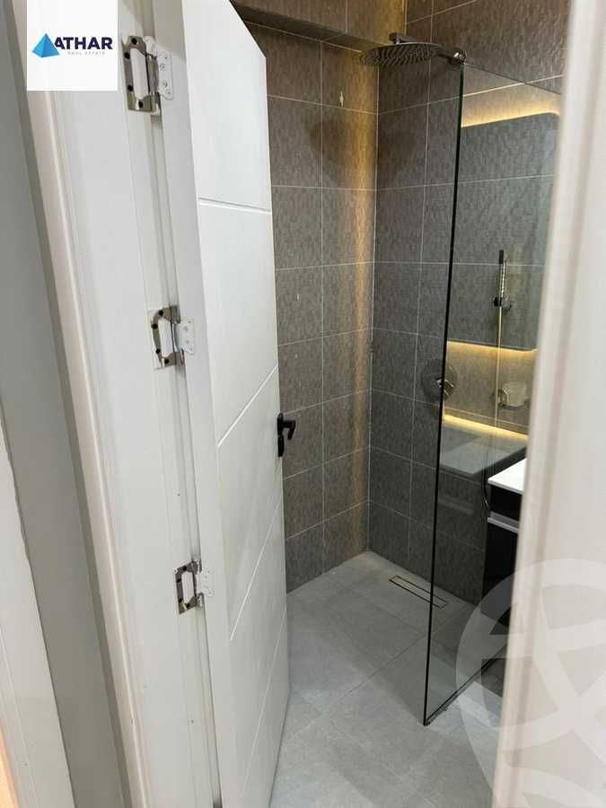https://aqarmap.com.eg/en/listing/5443378-for-sale-cairo-new-cairo-compounds-mountain-view-hyde-park
