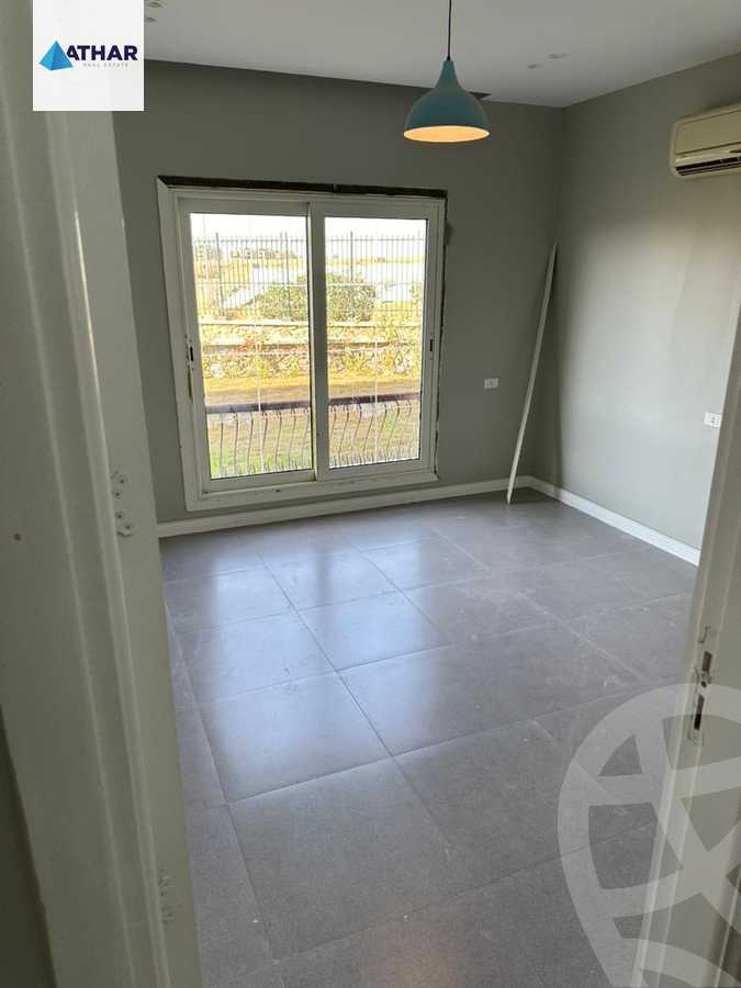https://aqarmap.com.eg/en/listing/5443378-for-sale-cairo-new-cairo-compounds-mountain-view-hyde-park