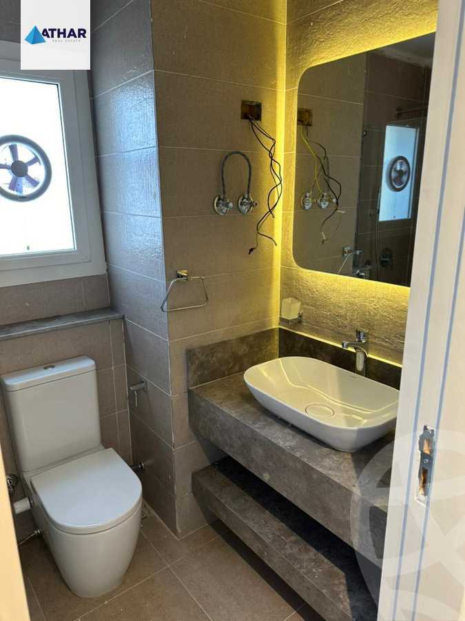 https://aqarmap.com.eg/en/listing/5443378-for-sale-cairo-new-cairo-compounds-mountain-view-hyde-park