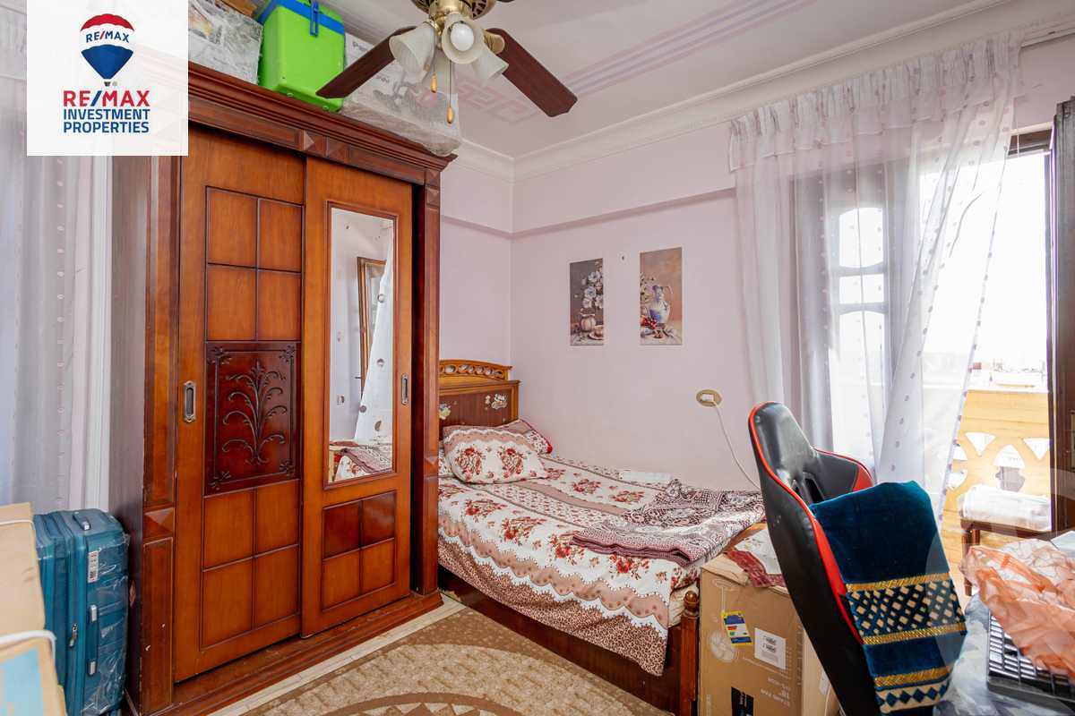 https://aqarmap.com.eg/ar/listing/6553395-for-sale-alexandria-moharram-bey-kanal-al-mahmoudeya-al-bahri-st