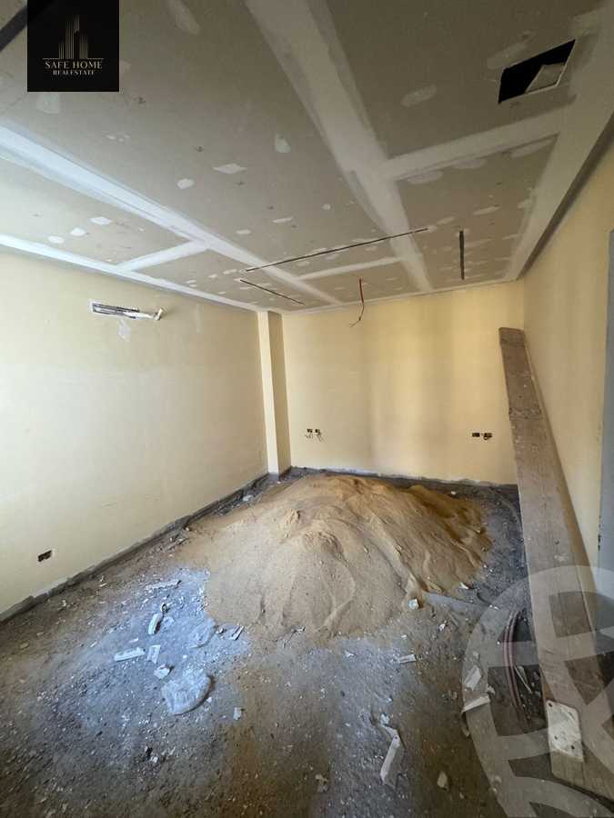https://aqarmap.com.eg/en/listing/6284613-for-sale-cairo-new-cairo-compounds-rock-vera-compound