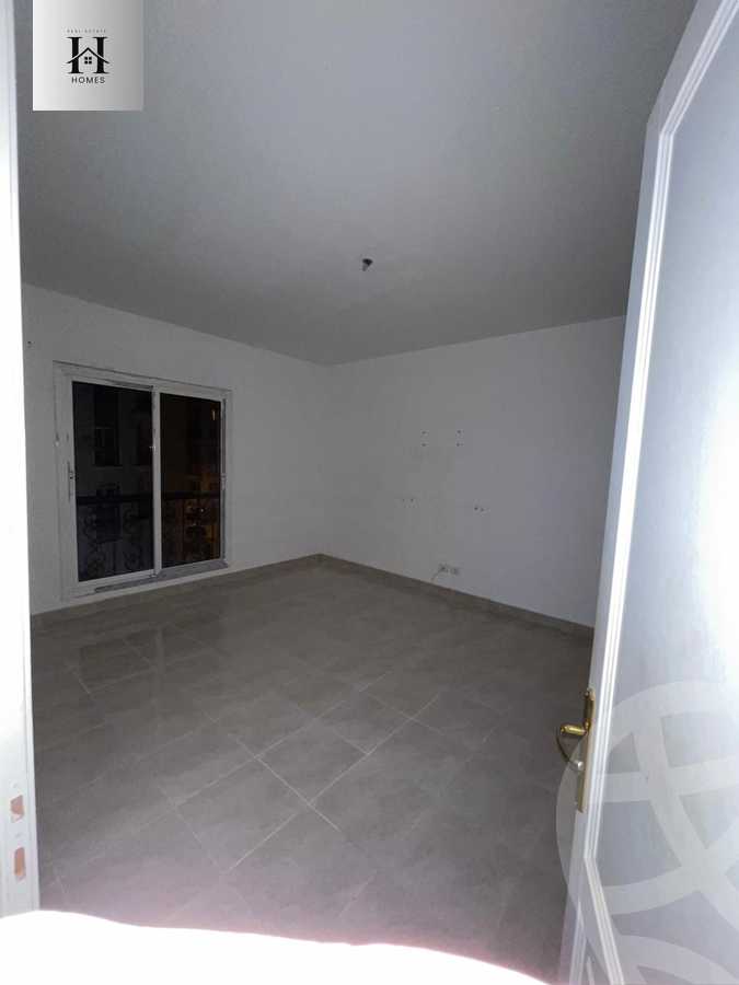 https://aqarmap.com.eg/en/listing/6338746-for-sale-cairo-new-cairo-lrhb-city-phase-4-mohammed-farid-st